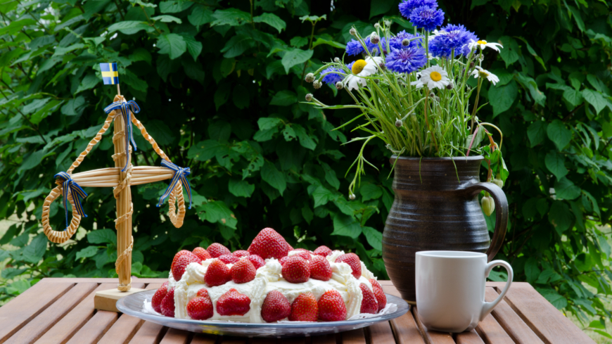 Gluten- och laktosfri jordgubbstårta